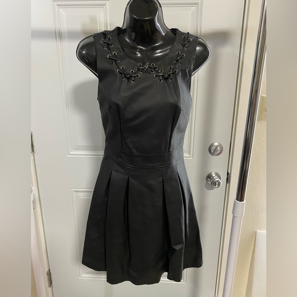 Lace Back Dress 👗 - Picture 1 of 6